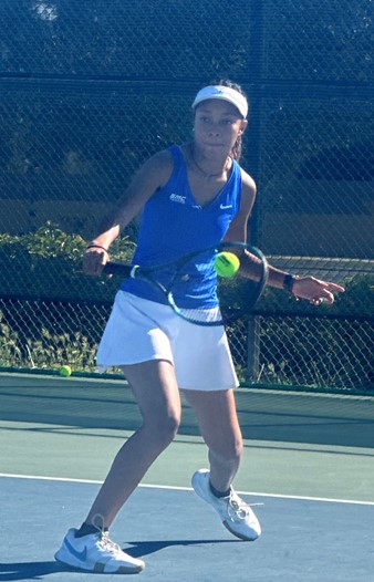Mia Ogebee using a backhand swing