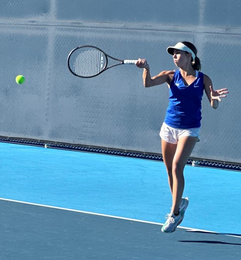 Chloe Bolognini Swings racket